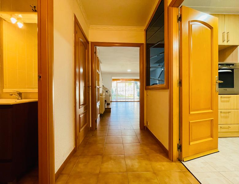 Foto 37798953-0cb0-45c7-922d-1cee3b7f48b3. Semi detached house with heating parking in Corbera de Llobregat