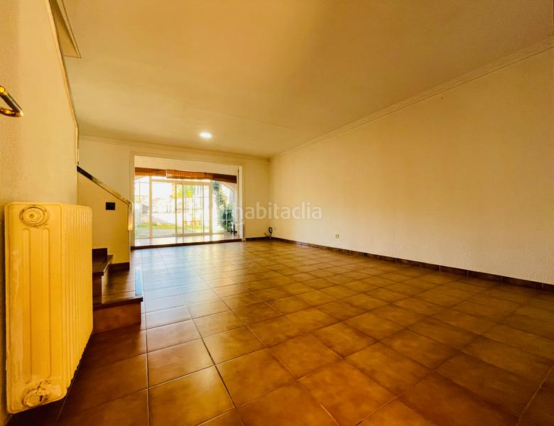 Foto e60cbac0-e7cc-40fd-a39f-00922d4a977c. Semi detached house with heating parking in Corbera de Llobregat
