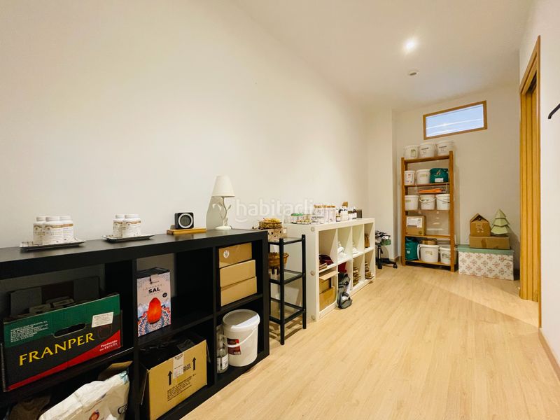 Foto ef9c3938-9833-4d34-9503-b21b65371e97. Local comercial a Corbera de Llobregat