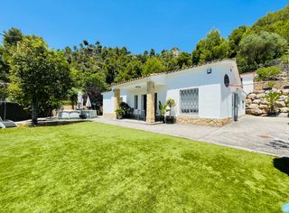 Chalet in Corbera de Llobregat. Chalet en una sola planta y para entrar a vivir
