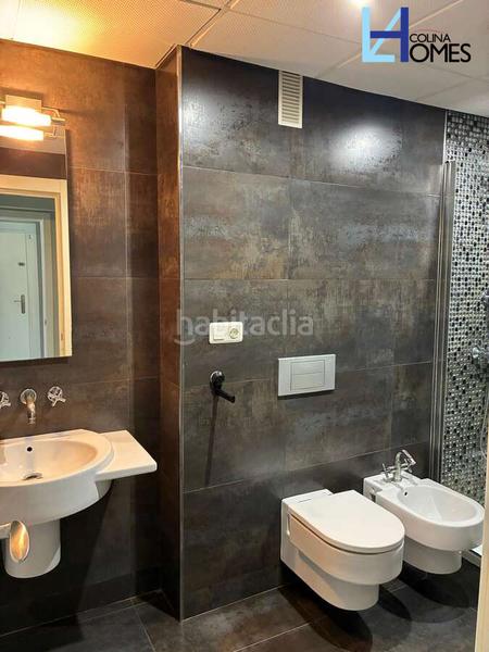 Foto 2ffb925c-8d8f-43ab-9403-03082f365505. Piso  en venta en Los Álamos primera línea de playa en Torremolinos