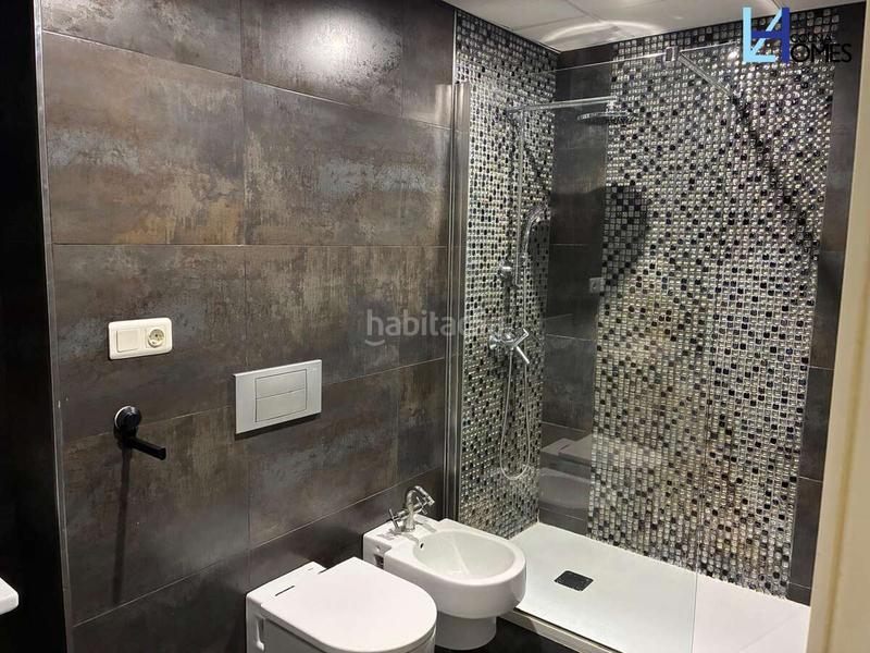 Foto 5e4cb400-99d1-47dd-91d1-3aa3ac1cec8b. Piso  en venta en Los Álamos primera línea de playa en Torremolinos