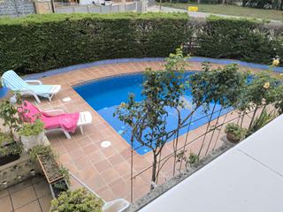 Chalet en Sils. Chalet con piscina de agua salada en vallcanera