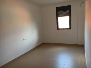 Pis a Santa Coloma de Farners. Oportunidad de negocio! piso, parking y trastero, con inquilino