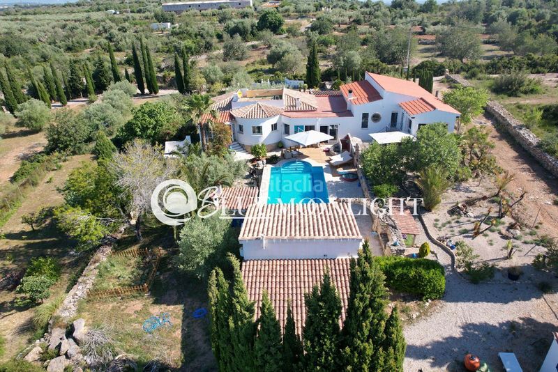 Foto cb08f159-d839-46c8-b0ce-4a83c3eab333. Xalet amb calefacció aparcament piscina a Cálig