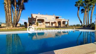 Chalet  Poligono 7. Exclusiva finca con villa de lujo de estilo mediterráneo a pocos