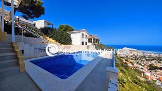 Chalet  Rumania. Villa independiente con preciosas vistas al mar y al castillo de