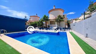 Chalet  Oliveres. Chalet independiente con piscina privada a pasos del centro