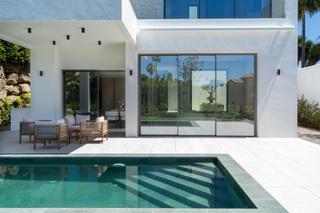 Casa en Guadalobón. Exclusiva villa con piscina y jardín en estepona