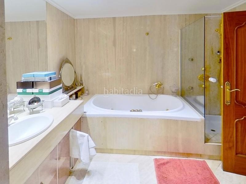 Foto f871f2e0-4234-4009-aae0-a08f60c8b59f. Chalet avec cheminée chauffage parking piscine dans Rozas de Madrid (Las)