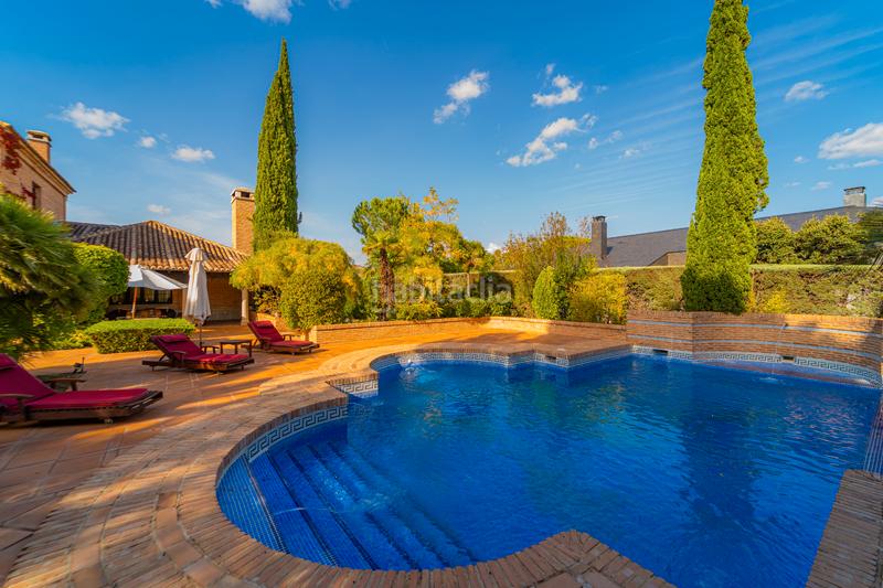 Foto a21966cc-5fd1-45d2-b1b7-02cde4125e96. Chalet con camino riscaldamento parcheggio piscina in Rozas de Madrid (Las)