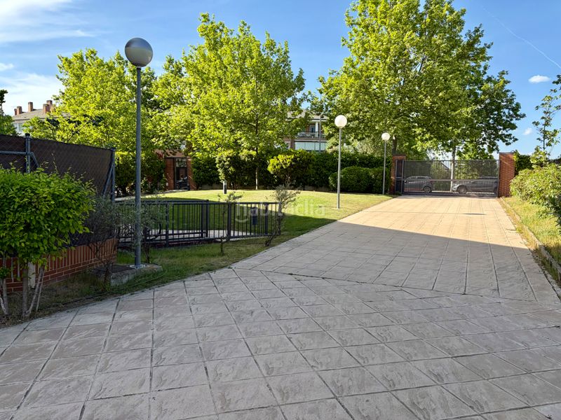 Foto 5d1d6a3d-35ec-4f5f-96d9-3090da97f12b. Pis amb calefacció aparcament piscina a Golf-El Carralero Majadahonda