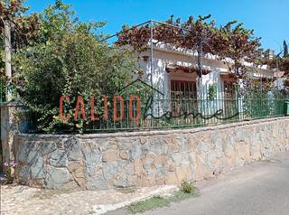 Xalet a Establiments. Planta baja techo libre con jardín, garaje y opción de segunda p