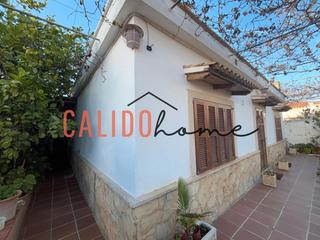 Xalet a Establiments. Planta baja con jardín y garaje