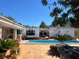 Haus in Calvi� Poble. Chalet en planta baja con piscina privada en calvi�