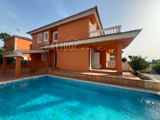 Casa adossada a Sa Cabana - Can Carbonell - Ses Cases Noves. Vivienda con garaje y piscina