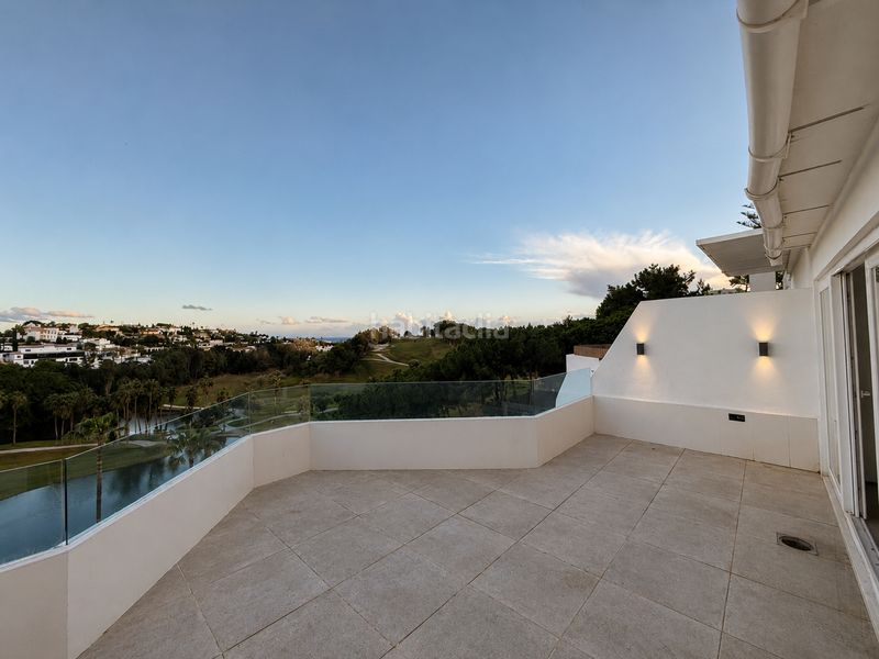 Foto c7699ea9-a751-4844-b3dc-08ddcf959cbb. Casa adossada amb aparcament piscina a Nueva Torrequebrada Benalmádena
