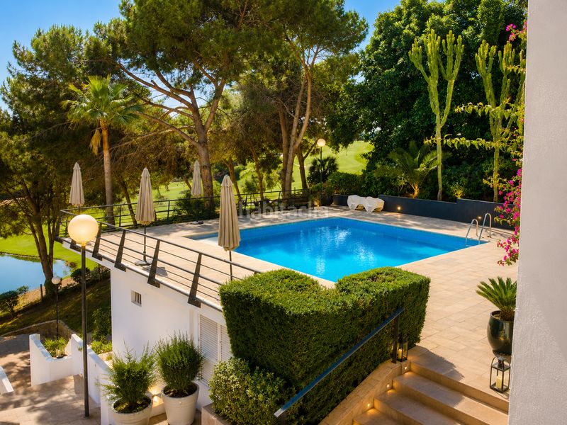 Foto cd152dcb-e777-46eb-a8b8-2b5d6865bb06. Casa adossada amb aparcament piscina a Nueva Torrequebrada Benalmádena