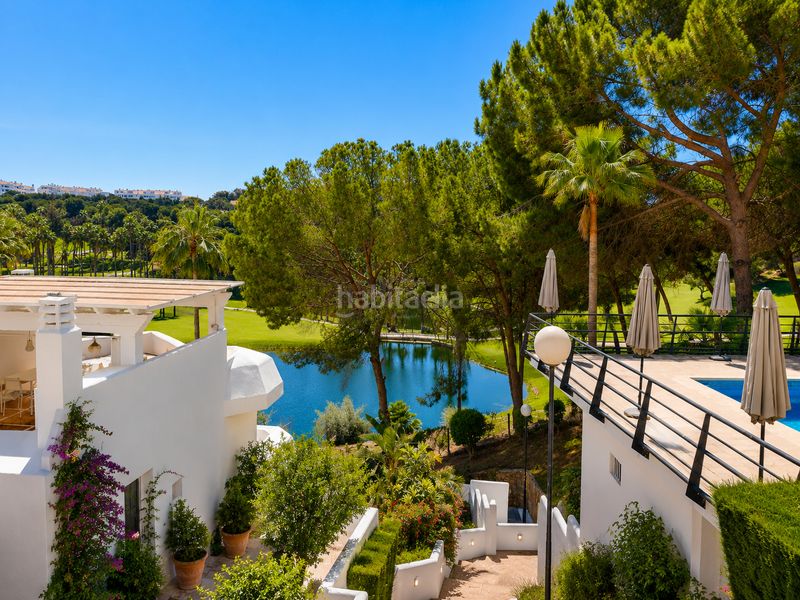 Foto f628c291-d336-4479-92d8-efa5fc1cb642. Casa adossada amb aparcament piscina a Nueva Torrequebrada Benalmádena