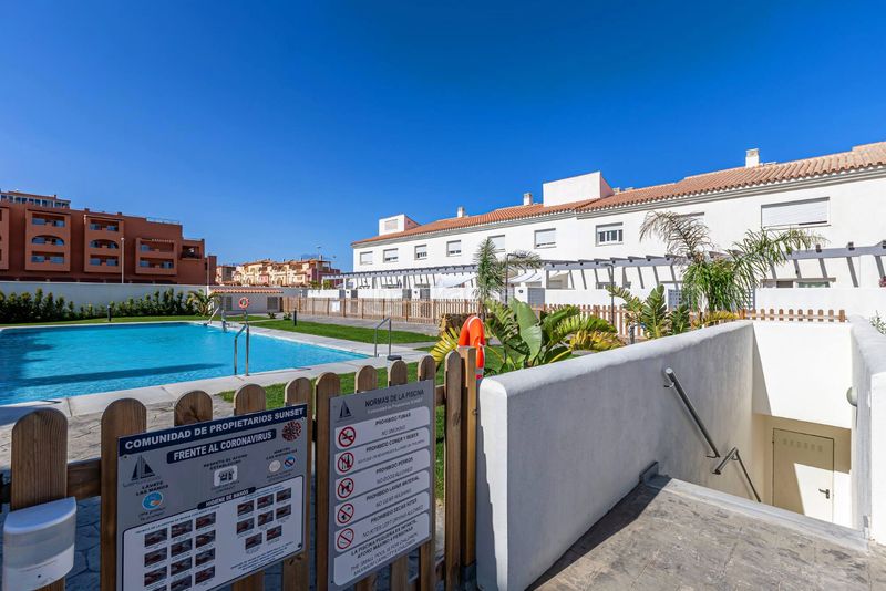 Foto 3a2a6d9f-a748-4ca3-9adf-db13eb17bb81. Dúplex amb aparcament piscina a Tarifa ciudad Tarifa