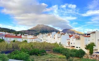 Maison à Yunquera. Céntrica casa con patio y terraza