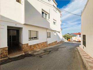 Pis a Alozaina. Moderno piso en recinto con piscina y parking