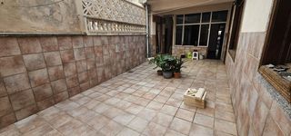 Location Maison jumelée à Manacor Centre. Gran planta baja con patio. se alquila solo temporadas cortas.