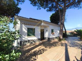 Casa  N/a. Casa en sant pere de vilamajor , piscina, garaje, barbacoa, buha