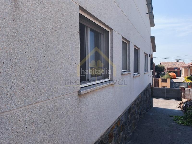 Foto de80e294-f050-4dd5-8776-b8d2e491d380. Casa amb aparcament a Cànoves i Samalús