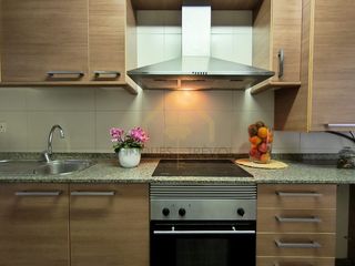 Rez-de-chaussée à Calle sant pere 5. Planta baja de 70m2 con terraza de 25m2 sol de tardes y plaza de