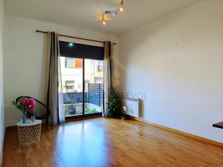 Planta baixa a Calle sant pere 5. Planta baja de 70m2 con terraza de 25m2 sol de tardes y plaza de