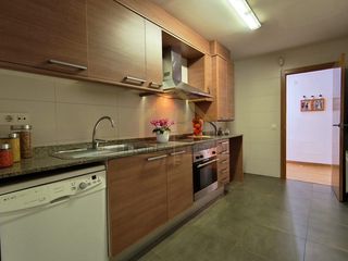 Planta baixa a Calle sant pere 5. Planta baja de 70m2 con terraza de 25m2 sol de tardes y plaza de