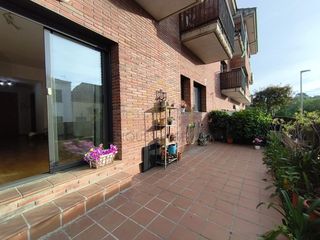Rez-de-chaussée à Calle sant pere 5. Planta baja de 70m2 con terraza de 25m2 sol de tardes y plaza de