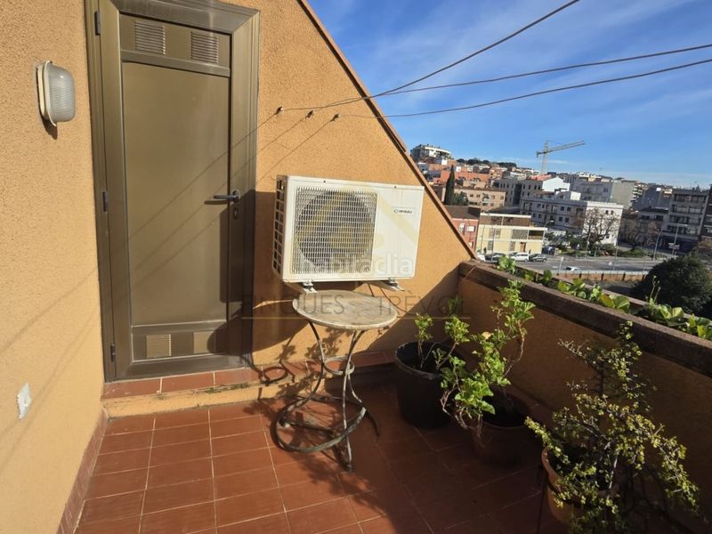 Foto 57b172cf-4fad-435c-9672-008679ca5cc7. Àtic amb calefacció aparcament a Joan Prim Granollers