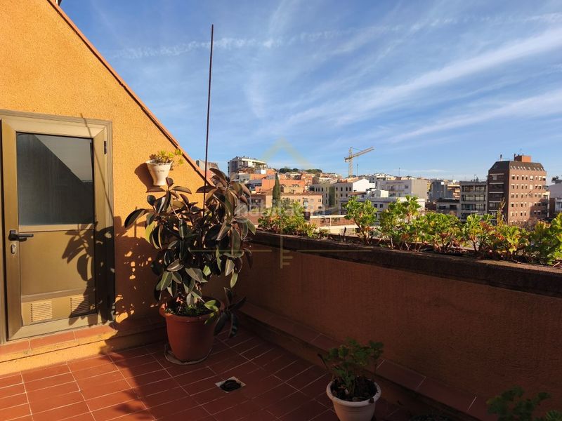 Foto f1206045-543f-4478-9ad4-c91256584126. Àtic amb calefacció aparcament a Joan Prim Granollers