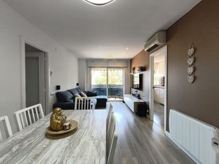 Piso  Calle arcadi viñas. Precioso piso con ascensor y plaza de parking incluido en el pre
