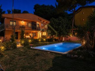 Casa a Sant Pere de Vilamajor. Casa con una preciosa piscina, garaje, y amplios espacios exteri