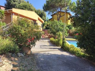 Casa en Sant Pere de Vilamajor. Casa con una preciosa piscina, garaje y amplios espacios exterio