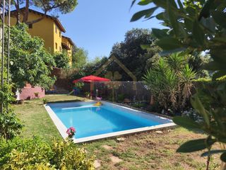 Haus in Sant Pere de Vilamajor. Casa con una preciosa piscina, garaje y amplios espacios exterio