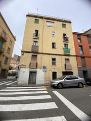 Edificio  De magnet 1. Pisos en venta en manresa con inquilinos