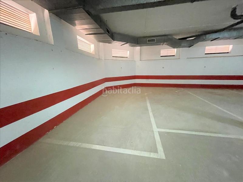 Foto 5fc50144-9063-47a3-b096-2f068cf5c0bb. Parking coche en poeta fermin limorte en Albatera