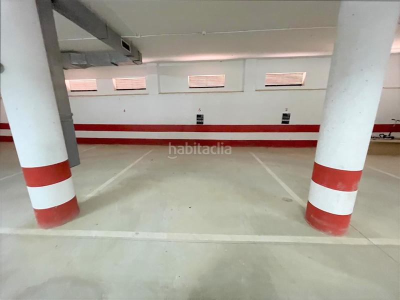 Foto 7fd25eb9-48f5-4d30-adc8-dcb3e114c31c. Parking coche en poeta fermin limorte en Albatera