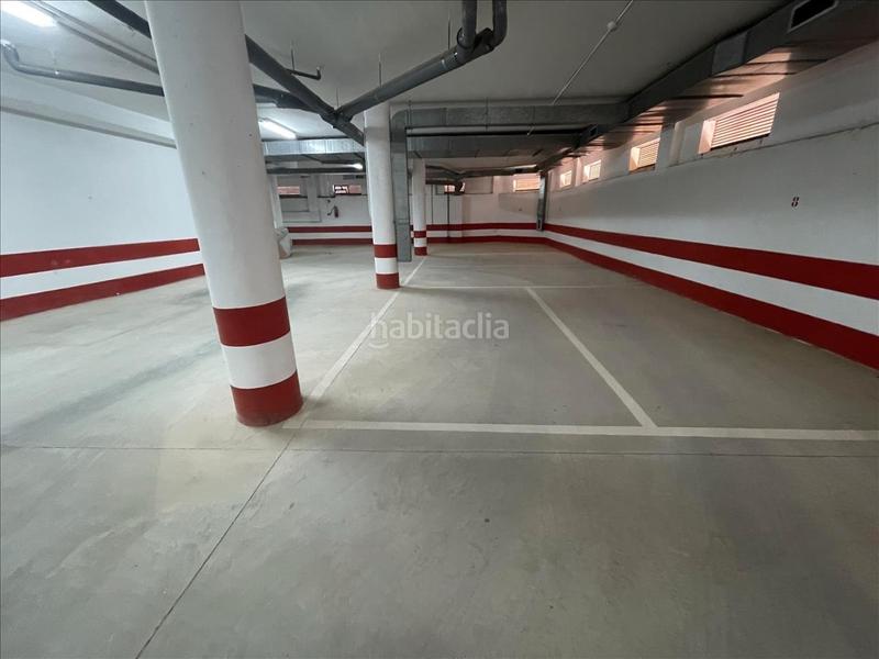 Foto cb942cc1-0c21-4465-b8c0-0357666454f0. Parking coche en poeta fermin limorte en Albatera