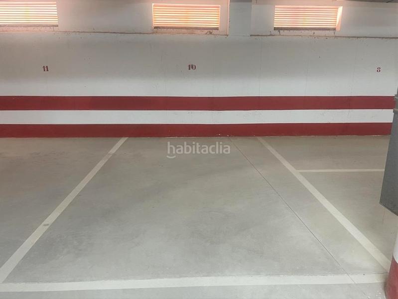 Foto a50f7179-e8c2-4f1e-83af-1c35eca80b63. Parking voiture dans poeta fermin limorte dans Albatera