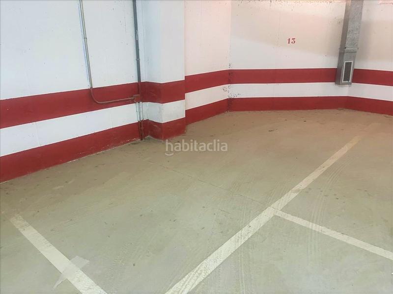 Foto ea5ca421-1184-425c-858b-50fe0cd9c3f5. Parking voiture dans poeta fermin limorte dans Albatera