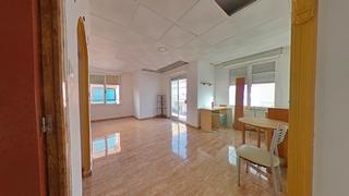 Apartament a Milagros maestre esteve, 106. Piso de banco con balcón y gran potencial en elda por 40.000