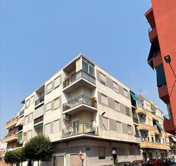 Appartement in Milagros maestre esteve, 106. Piso de banco en elda por 40.000  2 habitaciones, balcón y gran