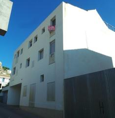 Parking voiture à Cami de cabanyes, 13. Cómoda plaza de garaje con acceso por rampa y ascensor en castal