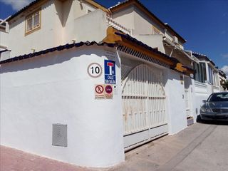 Casa adosada en Los altos. Okupada. casa en torrevieja, alicante  oportunidad de recuperaci