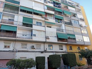Apartment in Cl fiscal miguel gutierrez c 11alicante/alacant (alicante) 11. Acogedor piso en alicante, ideal para reformar